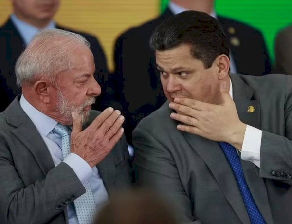 Após derrotas no Senado, governo tenta reaproximação com Alcolumbre